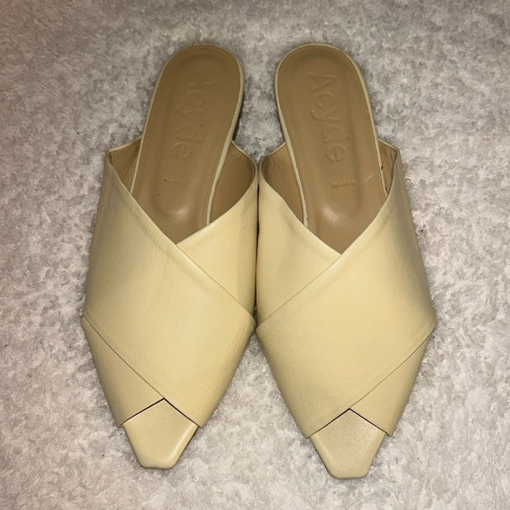 AEYDĒ Cross Strap Open Toe Leather Slide Sandal in Butter Size 38 (US 7-7.5)